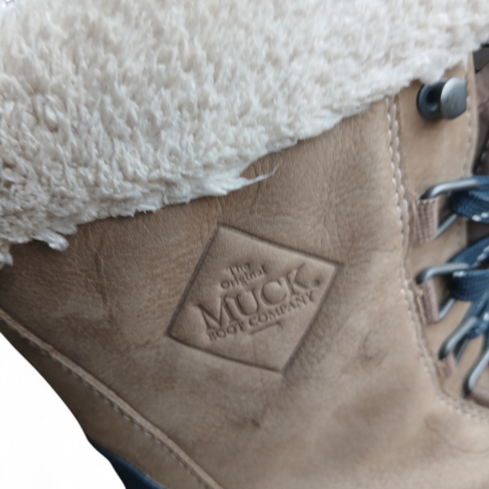 Muck Boots Women's Size 7 with Blue and Tan Design - Picture 9 of 10